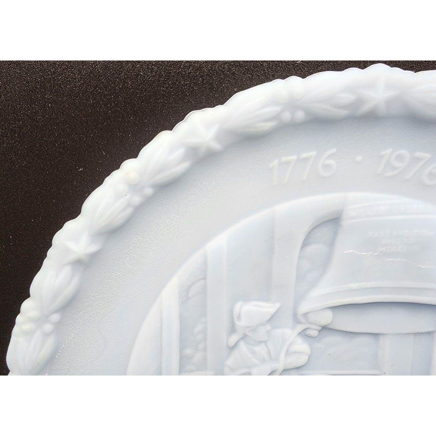 Fenton 1976 Bicentennial Liberty Bell Plate Raised Relief 8.25" USA Collectable