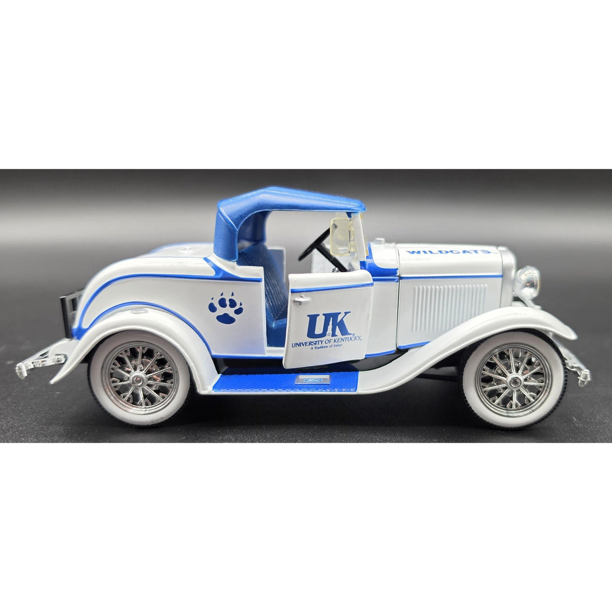 Vintage ERTL Kentucky Wildcats 1930 Ford Model A Convertible Roadster Bank Key 1:24