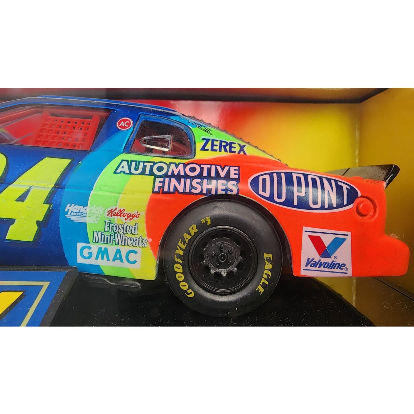 1995 Racing Champions 1/24 Jeff Gordon #24 DuPont Chevy Monte Carlo Die-Cast MIB