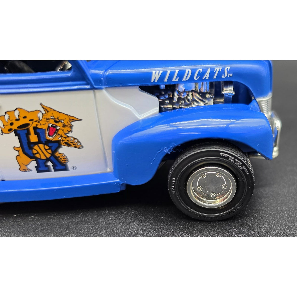 Vintage UK Wildcats 1997-98 NCAA Champions 1940 Ford Coupe Diecast Bank ERTL 1:24