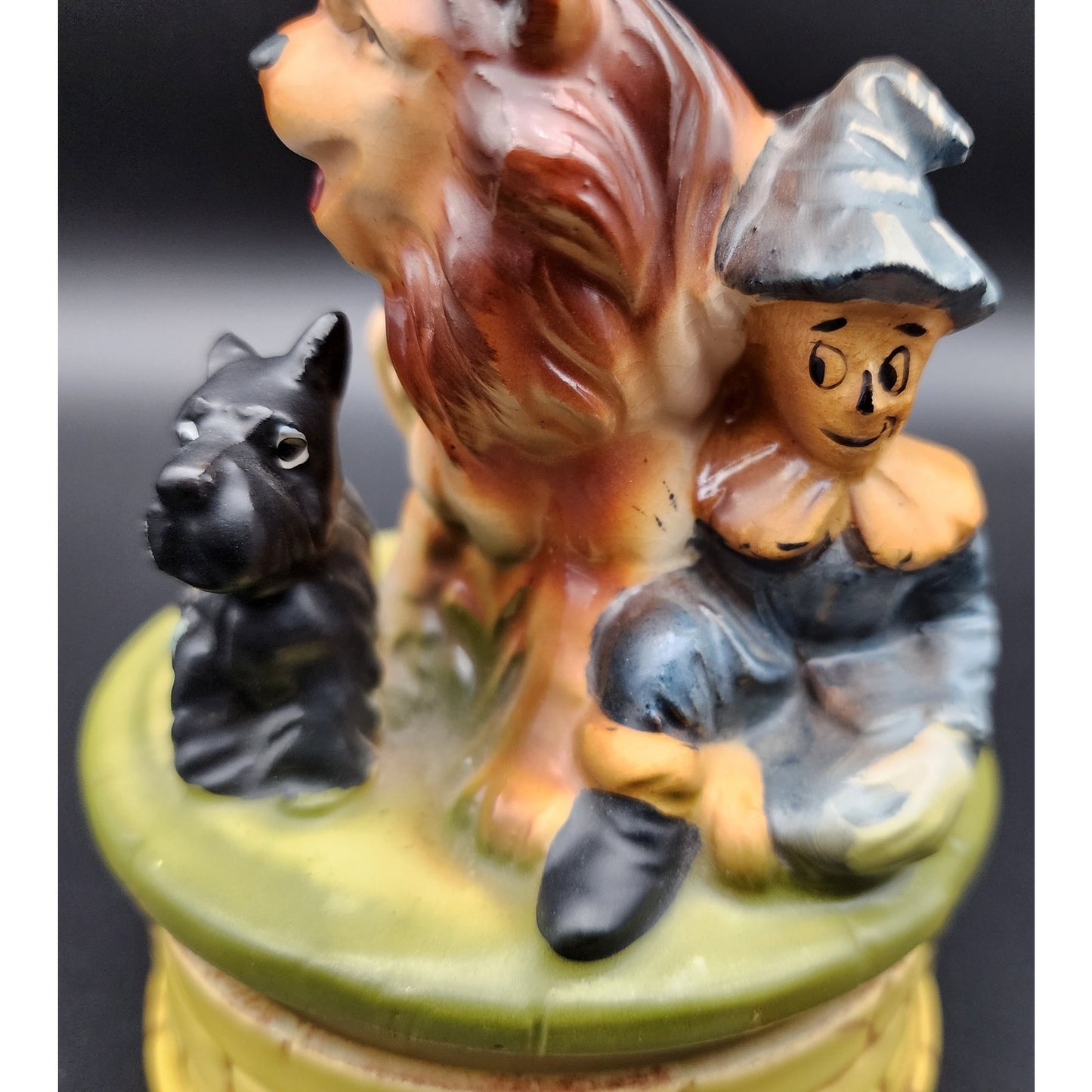 Vintage Japan Wizard of Oz Ceramic Music Box Rotating Figurine Dorothy & Lion