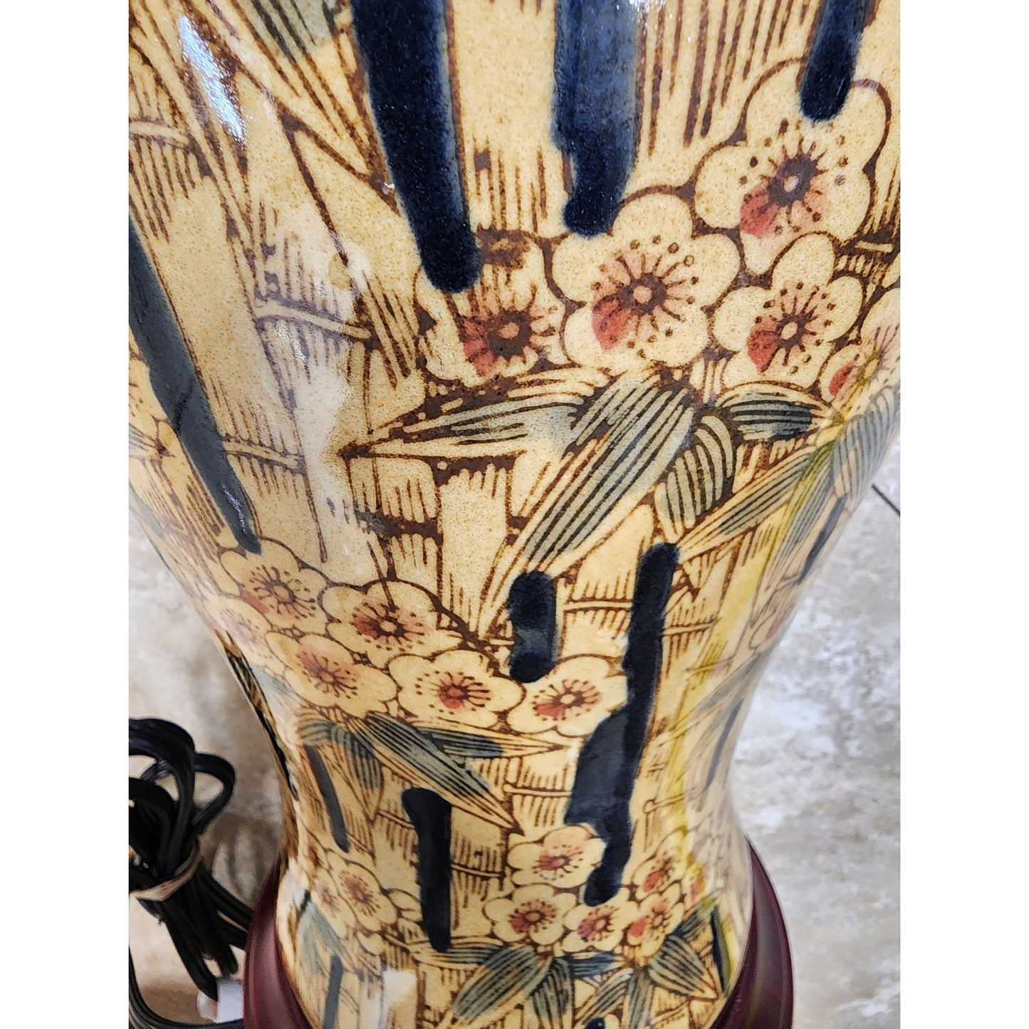 Asian Style Ceramic Table Lamp Bamboo Floral Motif 25”H w/ Shade & Wood Base