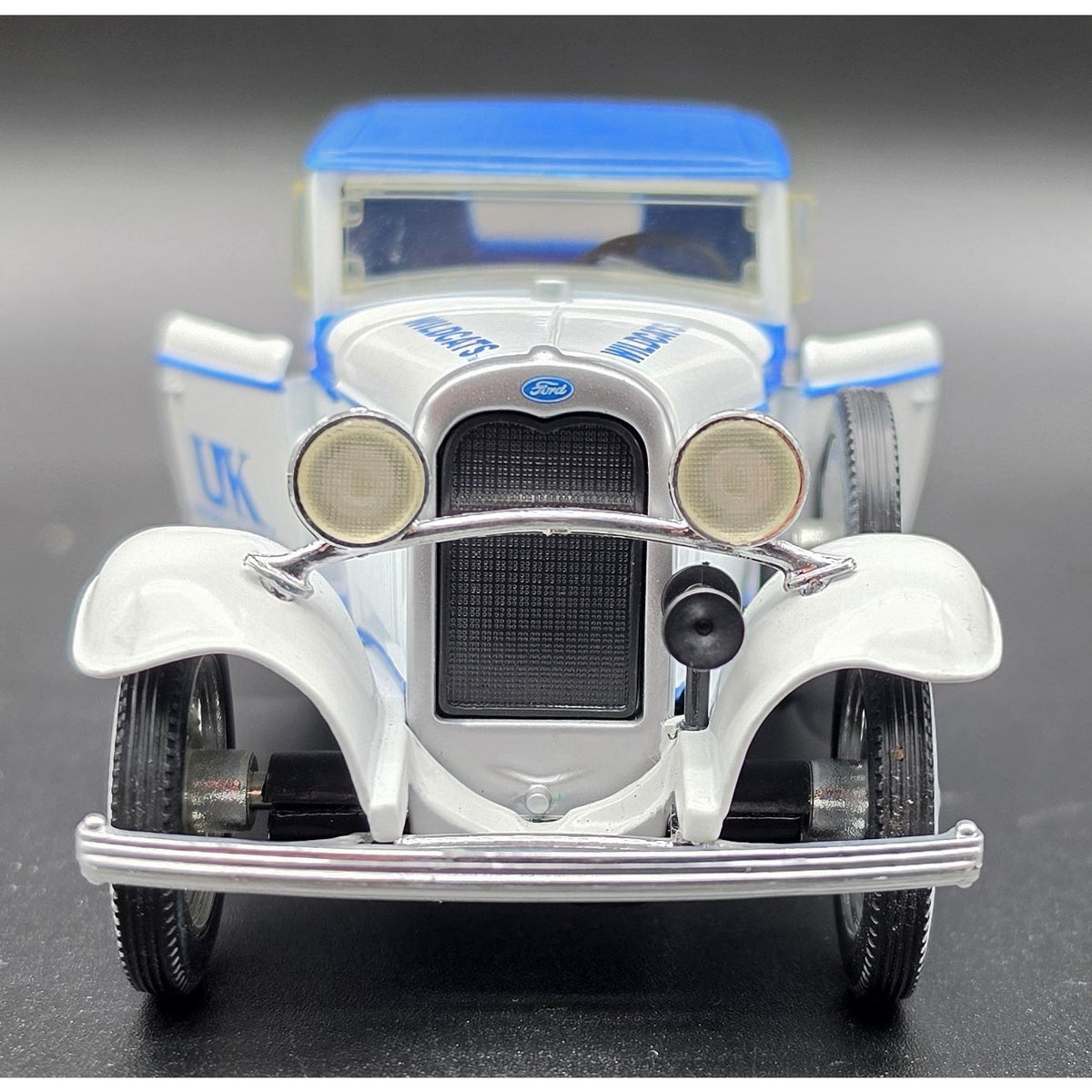 Vintage ERTL Kentucky Wildcats 1930 Ford Model A Convertible Roadster Bank Key 1:24