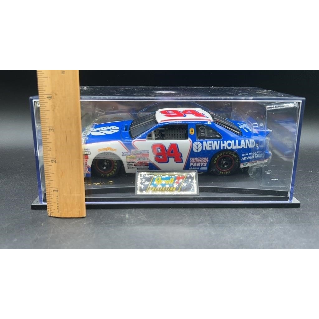 Revell Collection 1:24 #94 New Holland 1997 Ford Thunderbird NASCAR Die-Cast COA