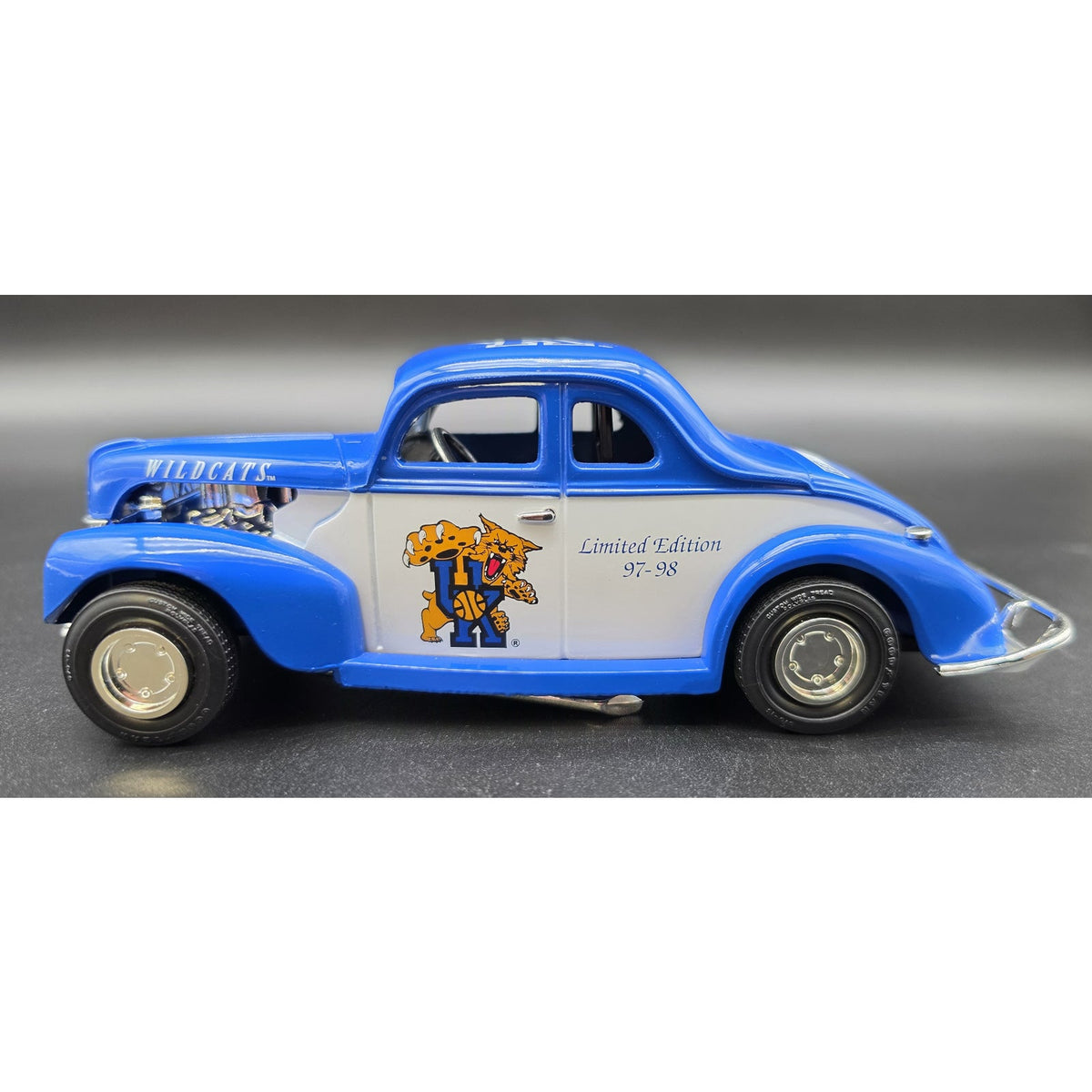 Vintage UK Wildcats 1997-98 NCAA Champions 1940 Ford Coupe Diecast Bank ERTL 1:24
