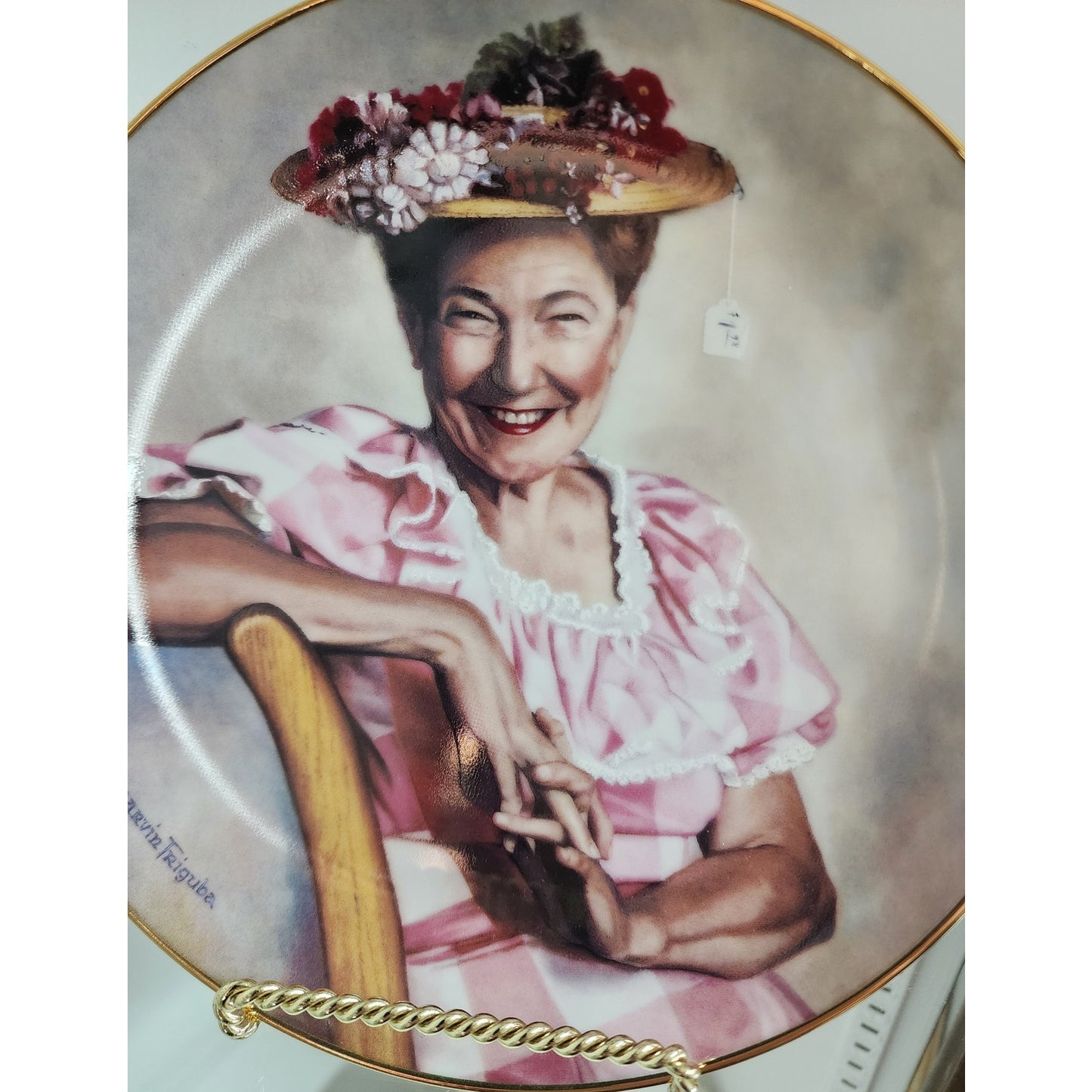 Legendary Ladies Minnie Pearl Plate #1315 Gold Trim + Holder Cumberland Registry