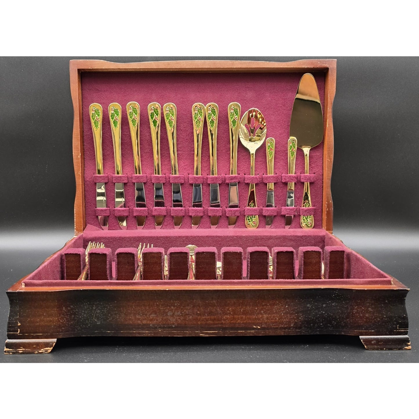Vintage 42pc Classic Traditions Hollyberry Gold Flatware Set w/ Wood Case - Nice