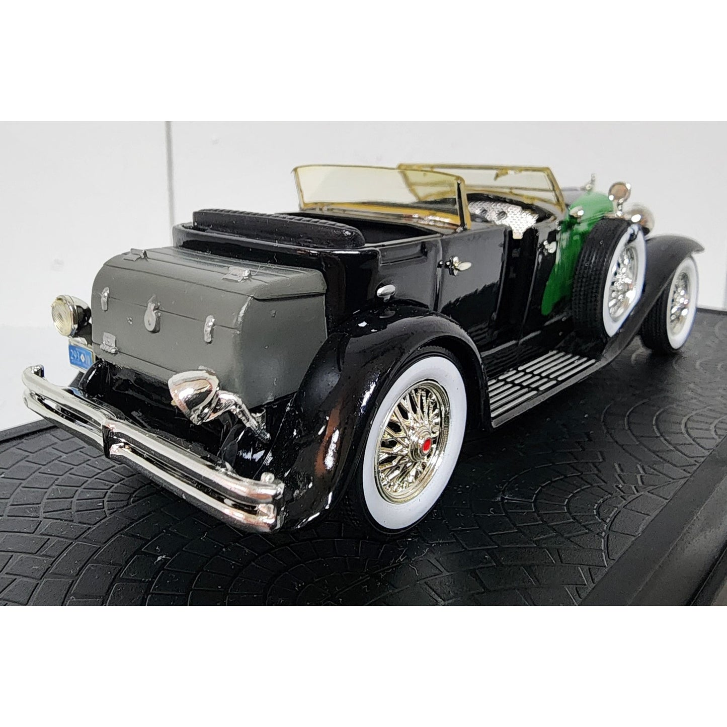 1934 Duesenberg 1:32 Diecast Car w/ Plexiglass Display Case – Very Good