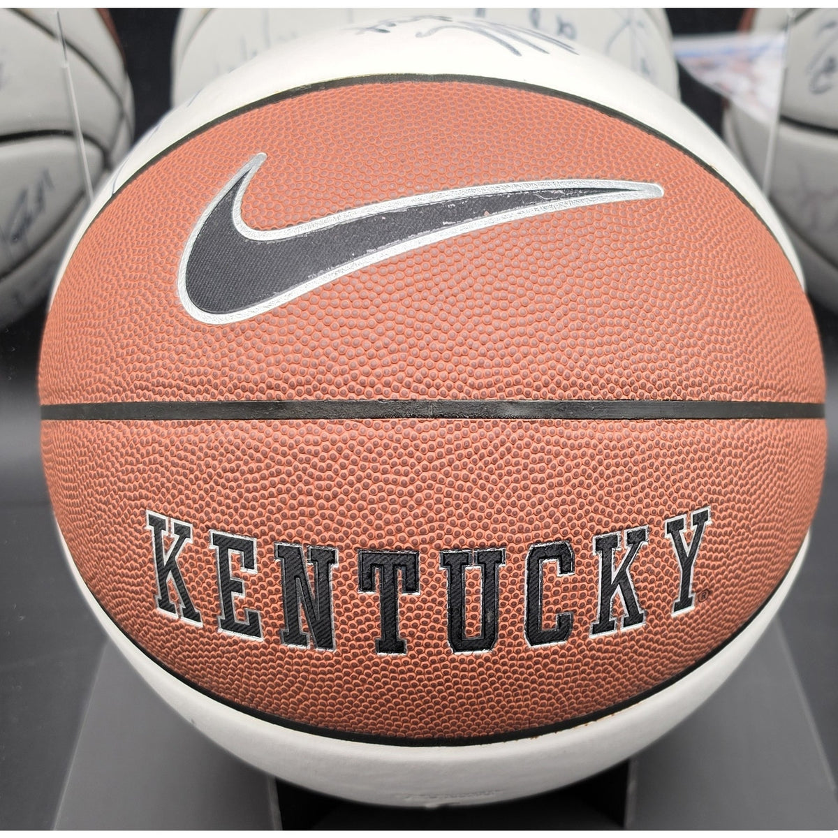 2010-11 Kentucky Wildcats Team Autographed Nike Basketball Calipari Photo Case