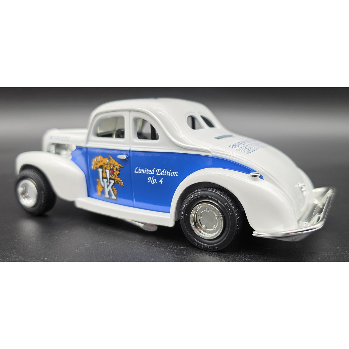 Vintage ERTL Kentucky Wildcats #4 1940 Ford Coupe Diecast Bank W/ Key 1:24 UK