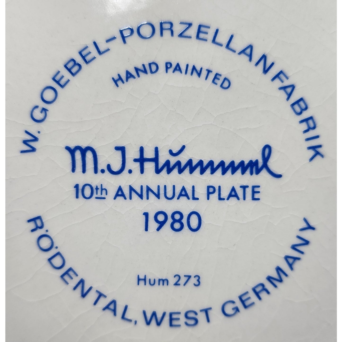 1980 Goebel Hummel Annual Plate Hum 273 Girl with Backpack & Basket Germany