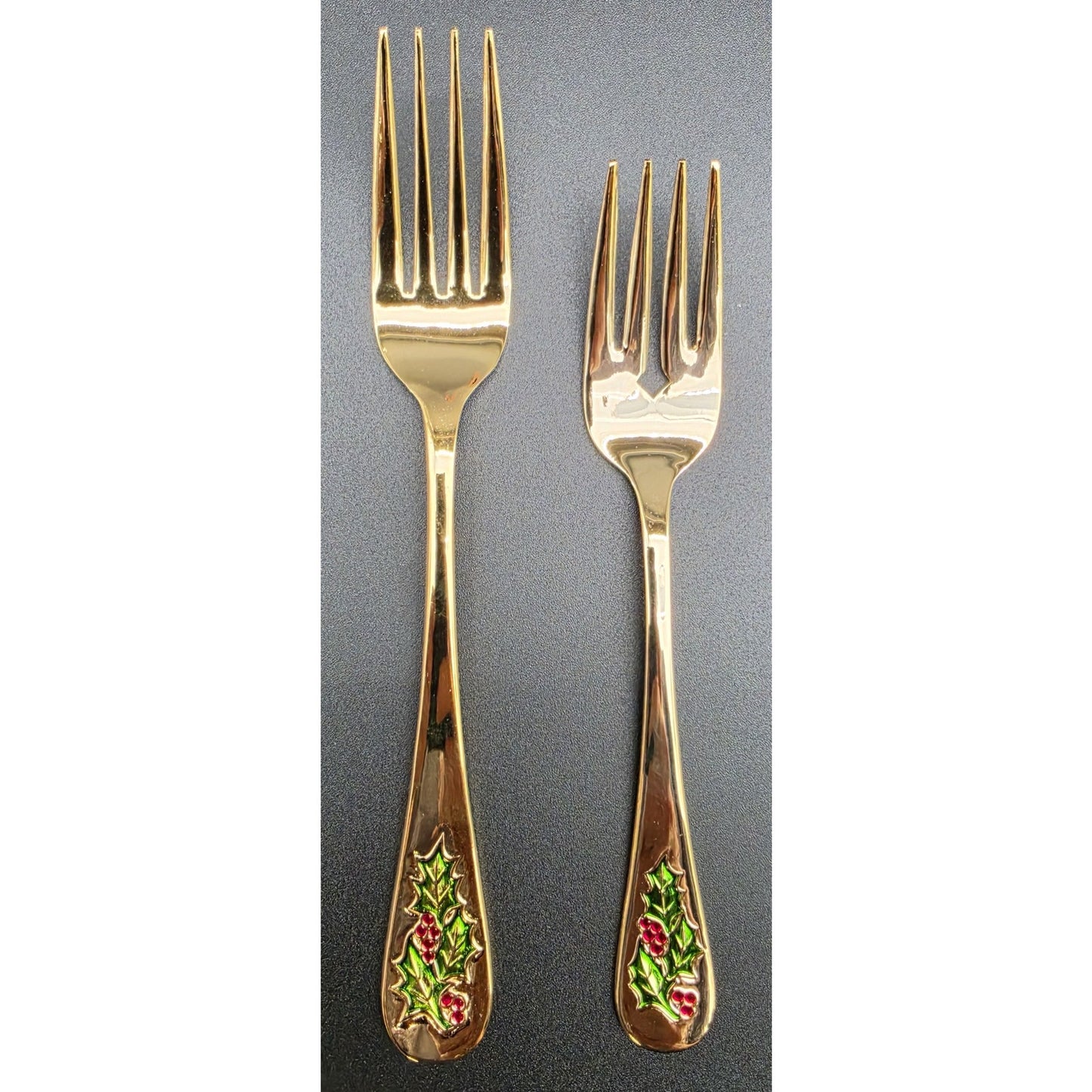 Vintage 42pc Classic Traditions Hollyberry Gold Flatware Set w/ Wood Case - Nice
