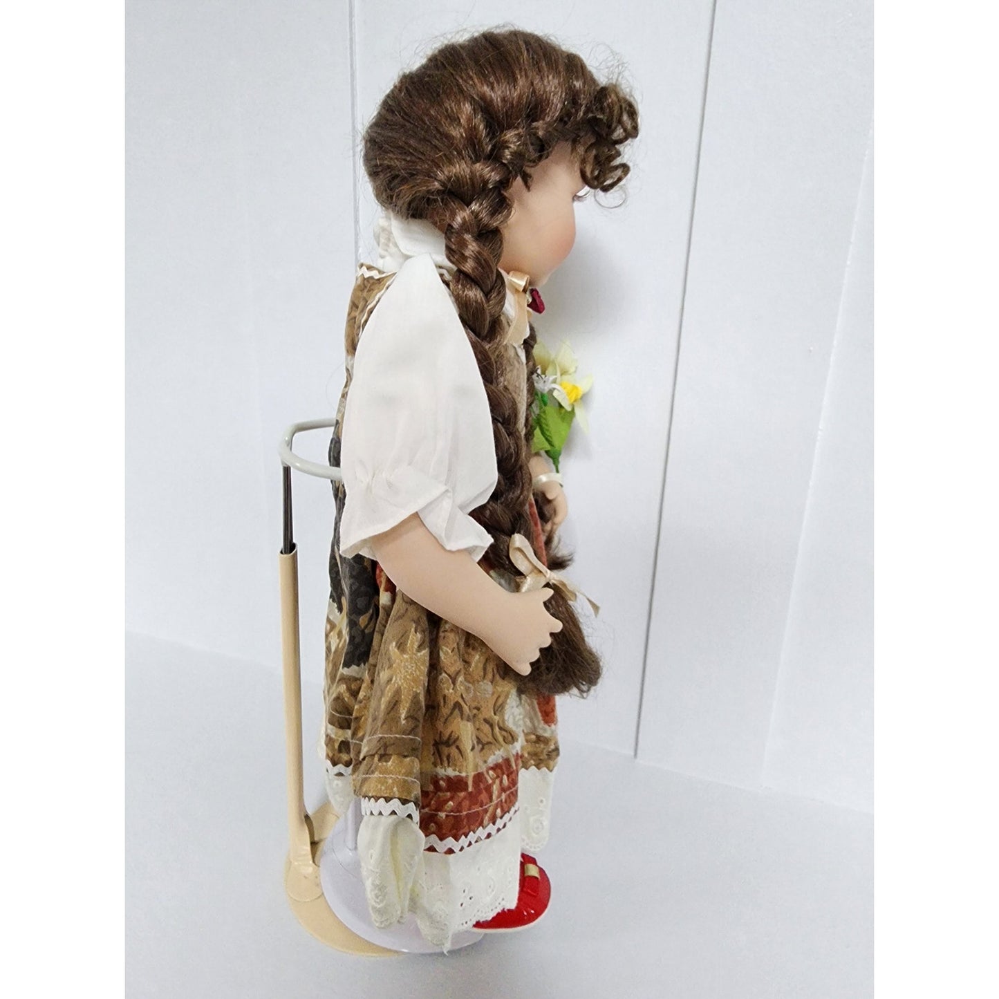 Heritage Mint Porcelain Doll “Sitting Pretty” 16” Collectible  VTG w/ Flowers