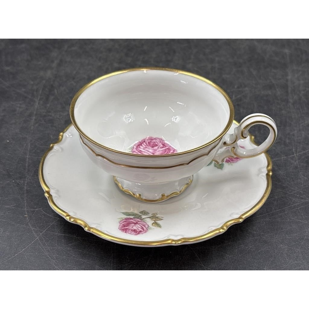 Set of Hutschenreuther Selb Pasco “The Dundee” 4 Tea Cups & 5 Saucers