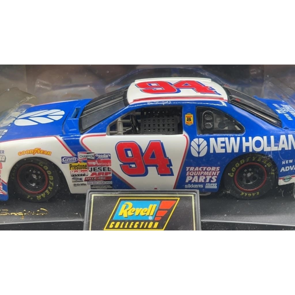 Revell Collection 1:24 #94 New Holland 1997 Ford Thunderbird NASCAR Die-Cast COA