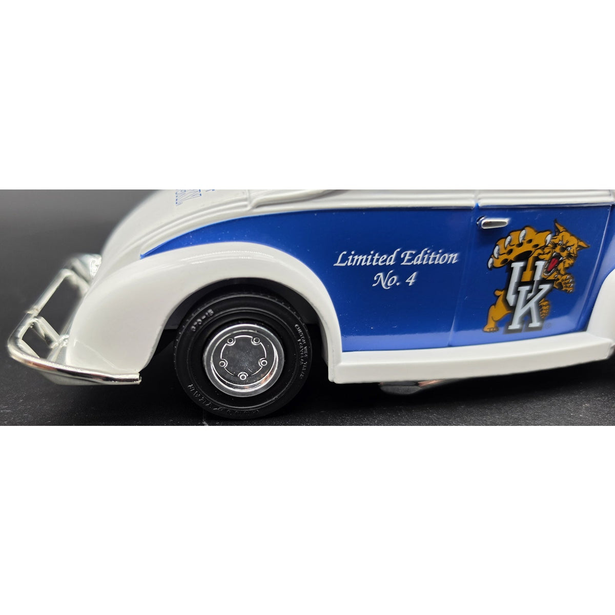 Vintage ERTL Kentucky Wildcats #4 1940 Ford Coupe Diecast Bank W/ Key 1:24 UK