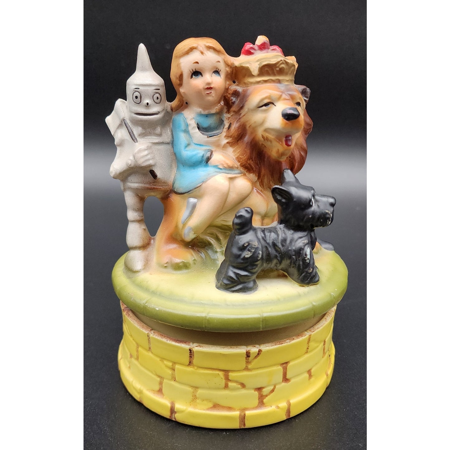 Vintage Japan Wizard of Oz Ceramic Music Box Rotating Figurine Dorothy & Lion