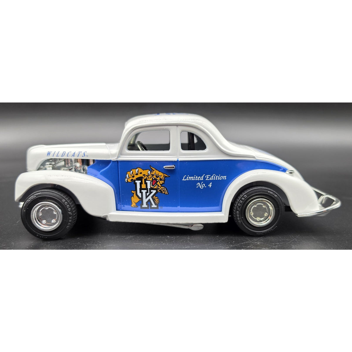 Vintage ERTL Kentucky Wildcats #4 1940 Ford Coupe Diecast Bank W/ Key 1:24 UK