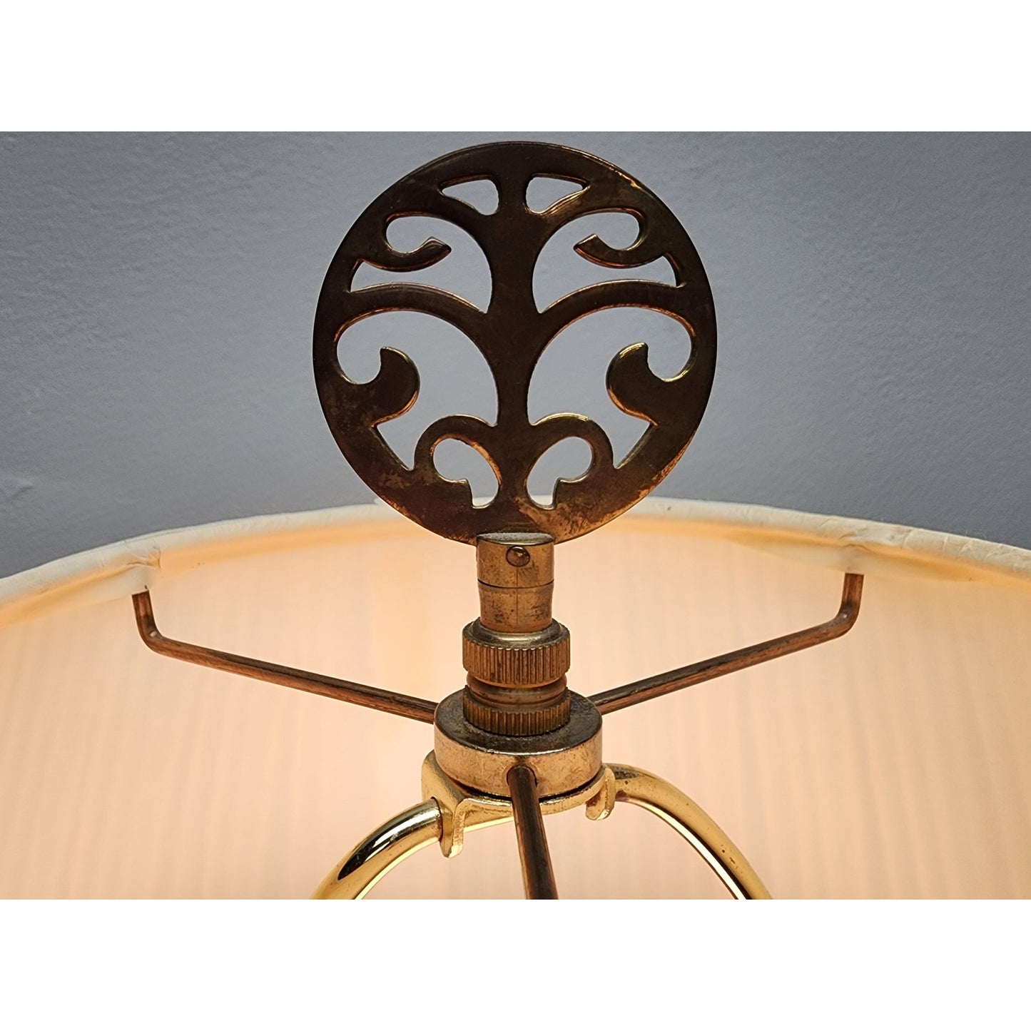 Vintage Ceramic Bird Lamp 24.5" – Cardinal & Goldfinch – Tree Finial, Wood Bas