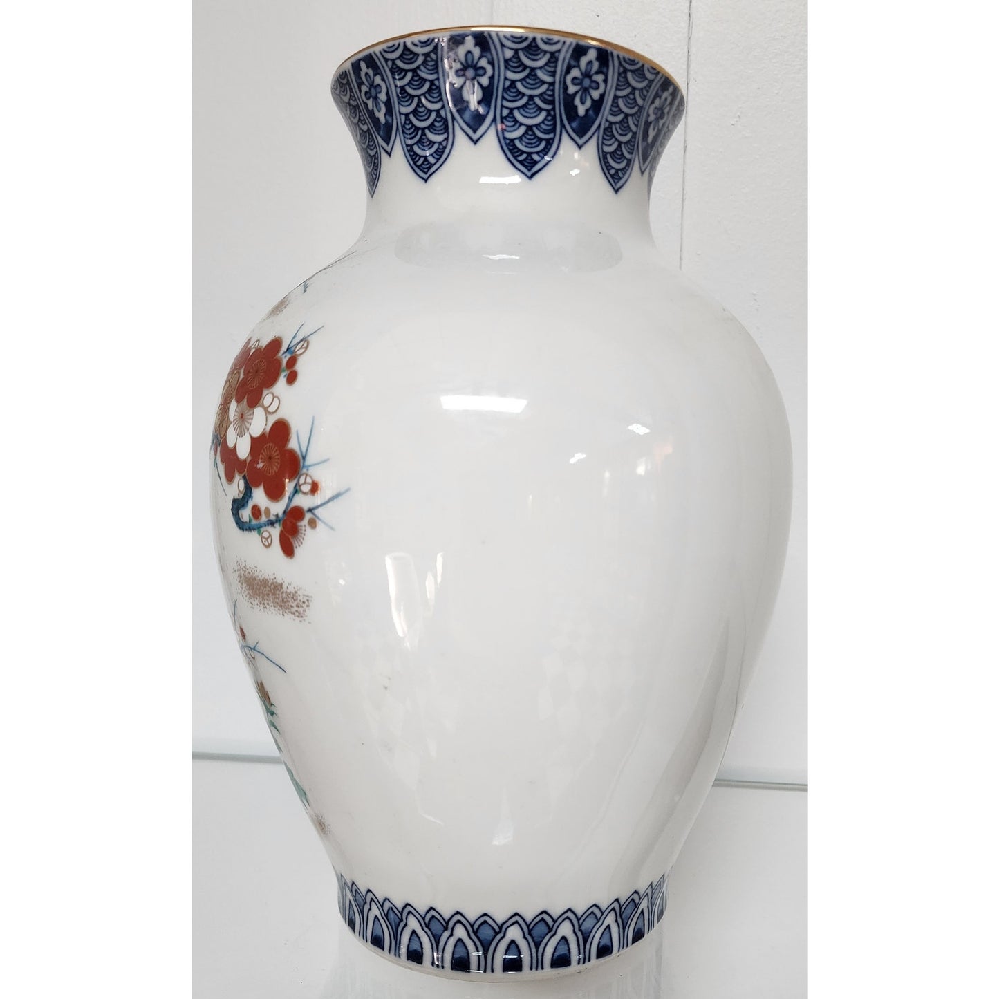 Vintage Kutani Ware Vase 9.25” Japan “Nine Valleys” Gilt 22K Gold Floral Design