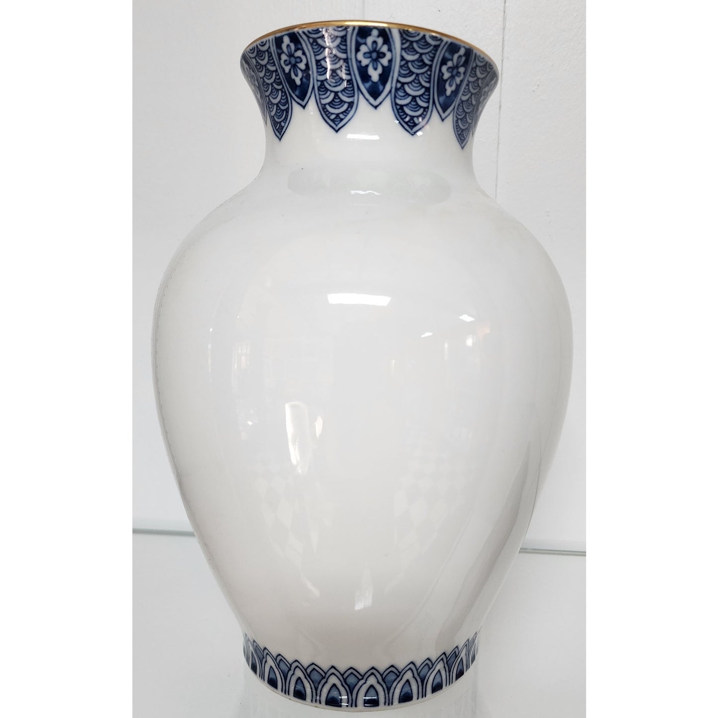 Vintage Kutani Ware Vase 9.25” Japan “Nine Valleys” Gilt 22K Gold Floral Design