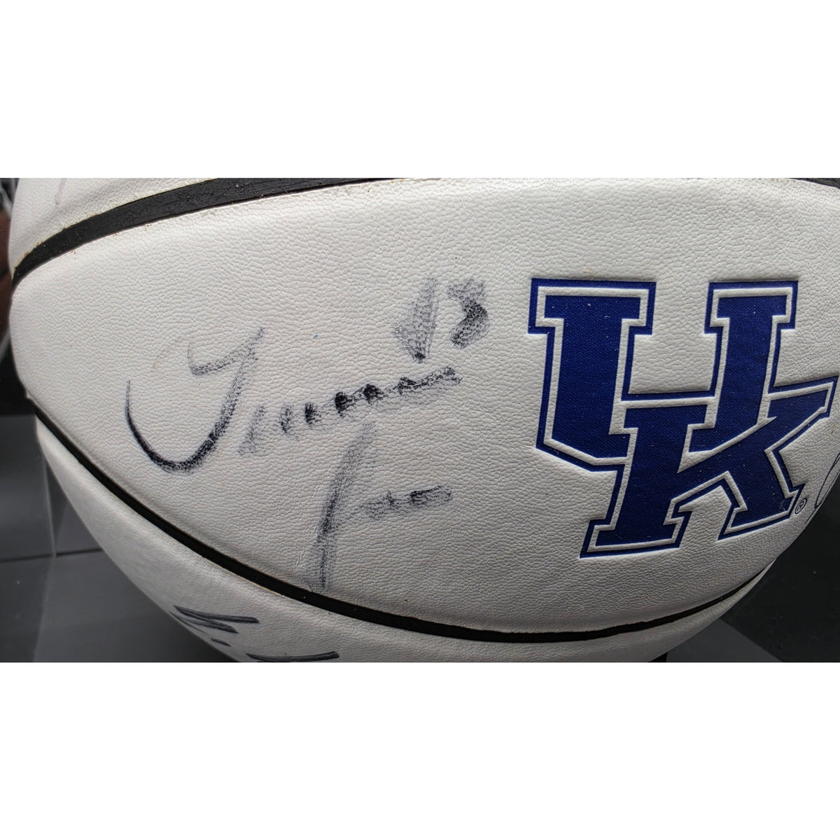 2010-11 Kentucky Wildcats Team Autographed Nike Basketball Calipari Photo Case